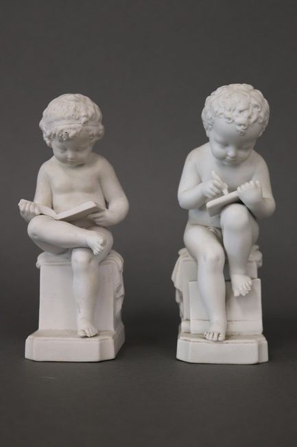 DEUX GROUPES POUVANT FORMER SERRE-LIVRES,...