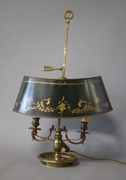 LAMPE BOUILLOTTE en bronze à deux bras de...