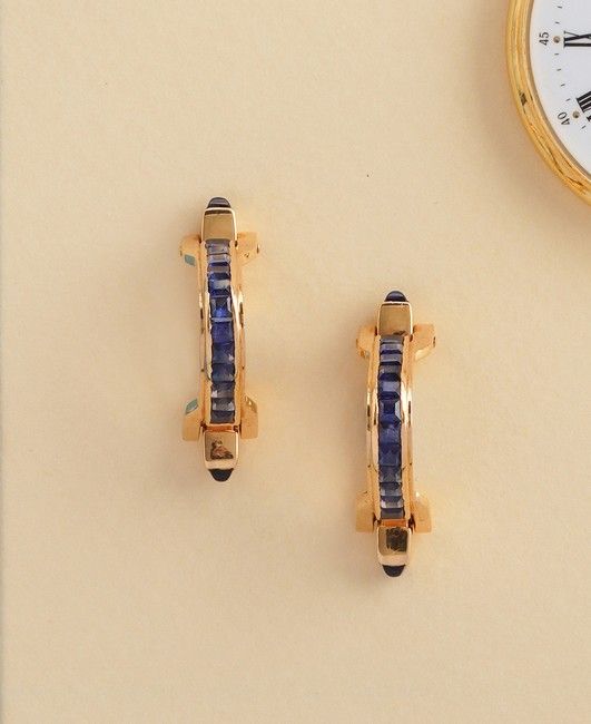 PAIRE DE BOUTONS DE MANCHETTES en forme d'étrier...