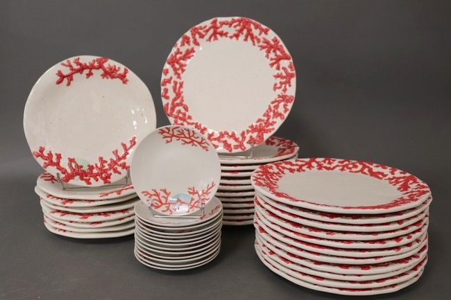 PARTIE DE SERVICE DE TABLE en porcelaine...