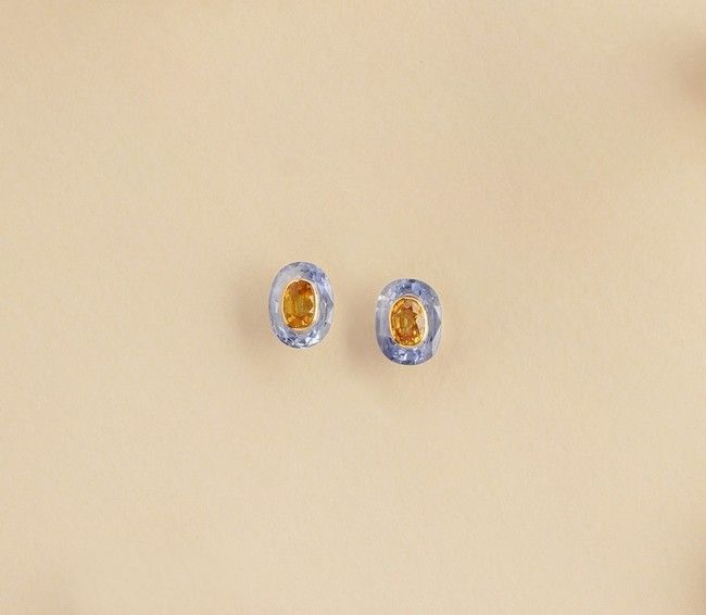 PAIRE DE SAPHIRS sur papier incrustés de...
