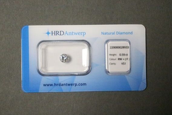 DIAMANT SUR PAPIER 0,59 ct, taille brill...