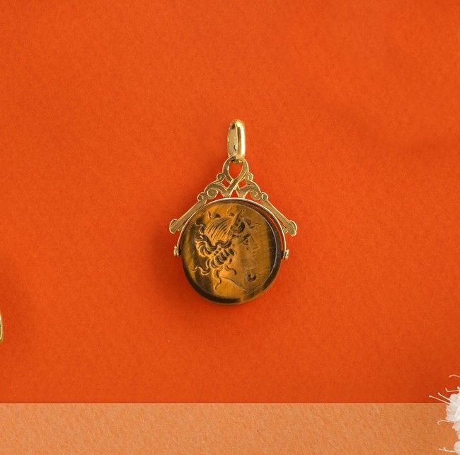 PENDENTIF (probablement élément de châtelaine)...