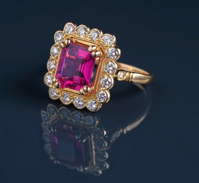 BAGUE en or (750) ornée d'une tourmaline...