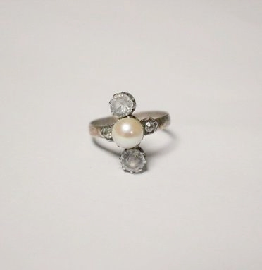 BAGUE ANCIENNE en argent (925) centrée d'une...