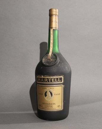 1 Mag. COGNAC VSOP "Médaillon", mise Martell,...