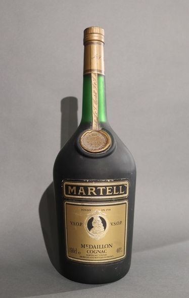 1 Mag. COGNAC VSOP "Médaillon", mise Martell,...
