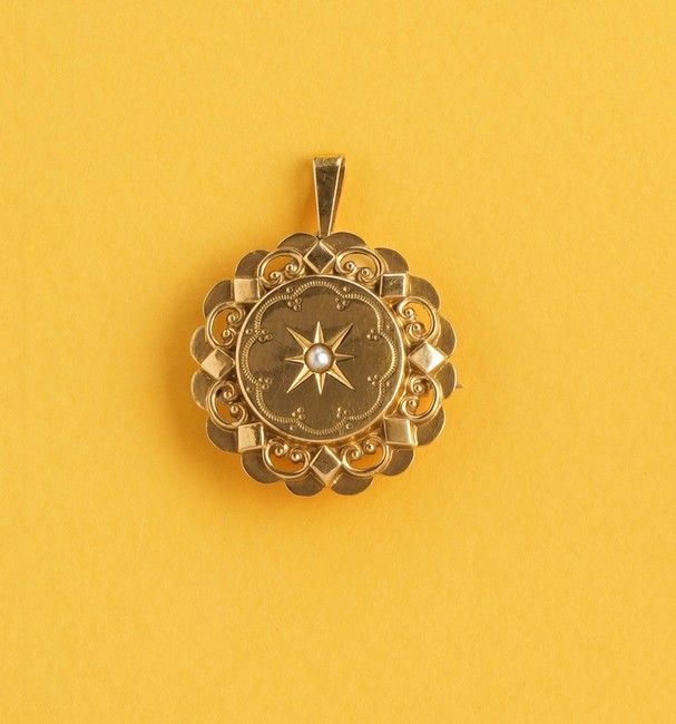 PENDENTIF BROCHE en or (750) et petite p...