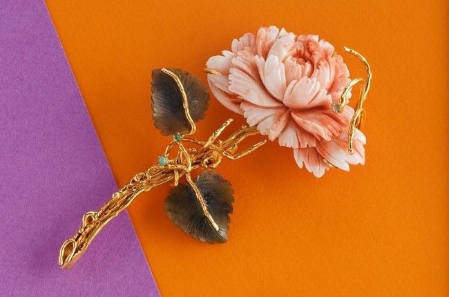 BROCHE en or (585) stylisant une rose sur...