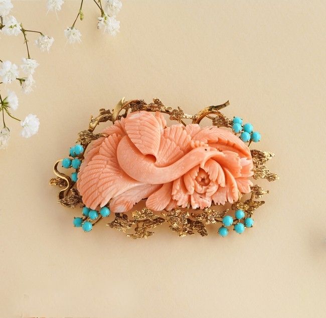 BROCHE en or (585) ornée d'un cygne sur une...