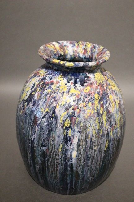 GRAND VASE ovoïde à col évasé en terre cuite...