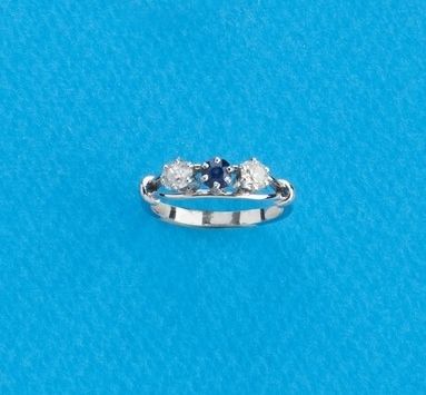 BAGUE jonc en or gris (750) ornée d’un petit...