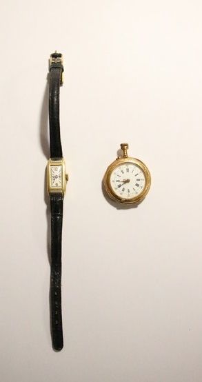 MONTRE DE COL en or jaune (750), avec cache-poussière...