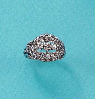 BAGUE stylisant un oeil, en or gris (750)...