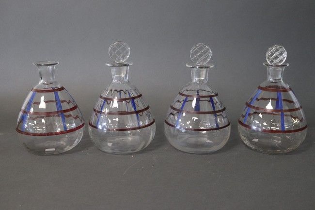 QUATRE CARAFES tronconiques en verre émaillé,...