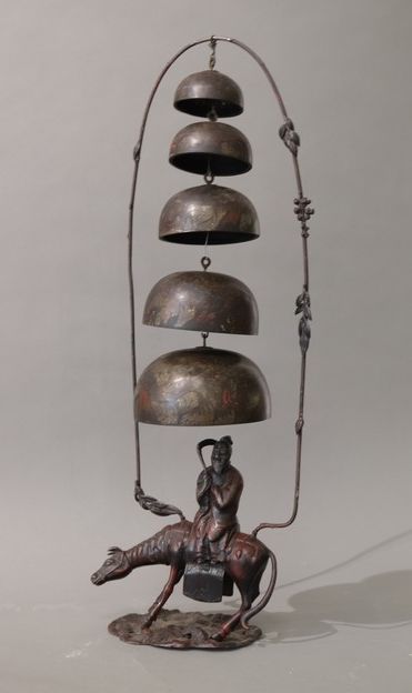 ORIGINALE CLOCHE à cinq timbres ou gongs...