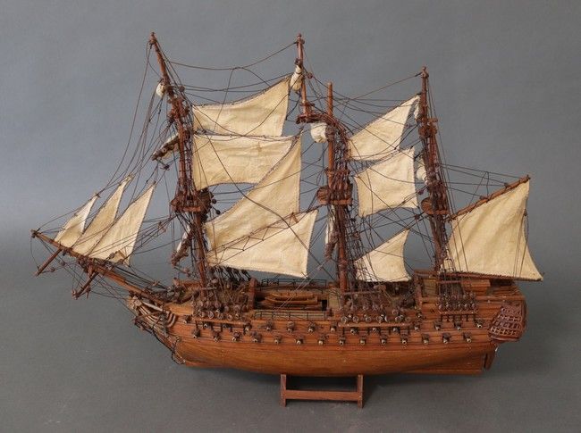 MAQUETTE DE NAVIRE à trois mats 74 canon...