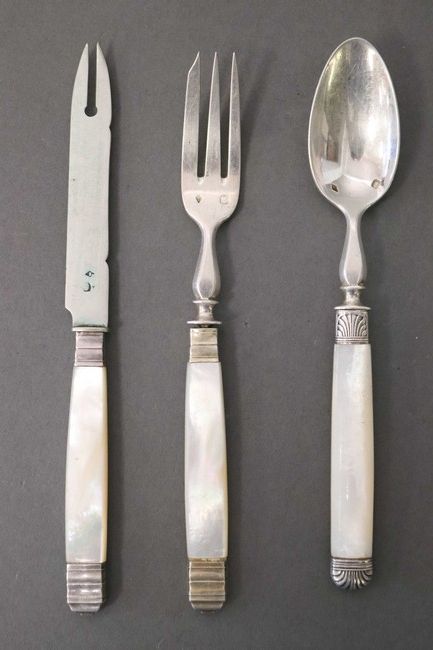 ENSEMBLE DE COUVERTS A DESSERT en argent...