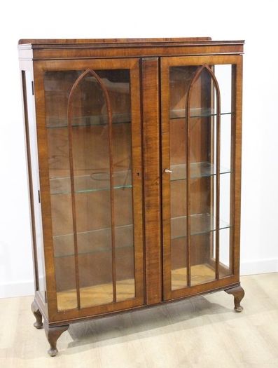 VITRINE A HAUTEUR D'APPUI en acajou et placage...