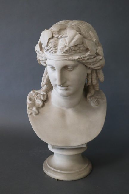 BUSTE DE FEMME à l’Antique en marbre scu...
