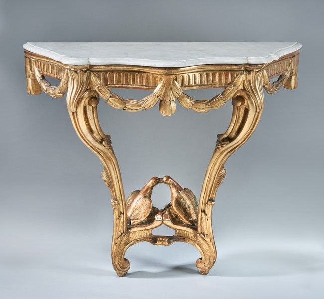 CONSOLE en bois mouluré, sculpté et doré...