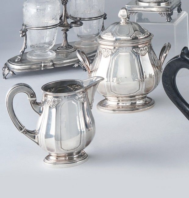 SUCRIER et POT A LAIT en argent, sur piédouche,...