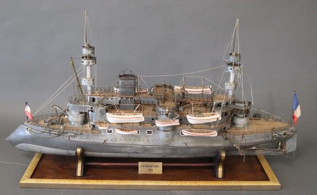 MAQUETTE du Cuirassé Hoch (1886) en zinc...