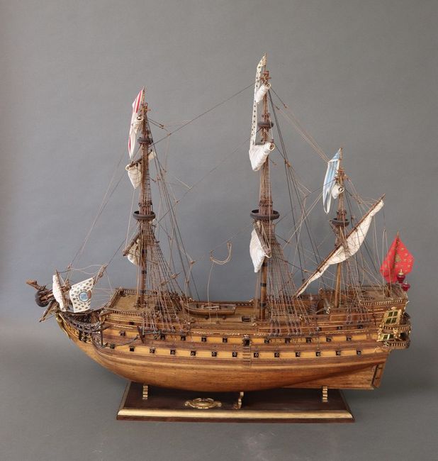 MAQUETTE du Mirage (1666) en bois et métal...