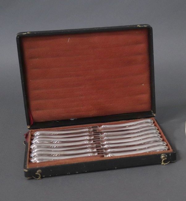 QUINZE COUTEAUX A DESSERT en argent (950),...