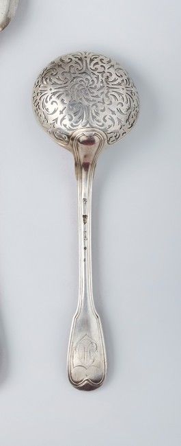 CUILLERE A SAUPOUDRER en argent modèle à...