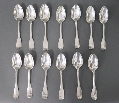 TREIZE PETITES CUILLERES en argent modèle...