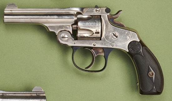 PETIT REVOLVER SMITH & WESSON, 32 DA, 5 coups,...