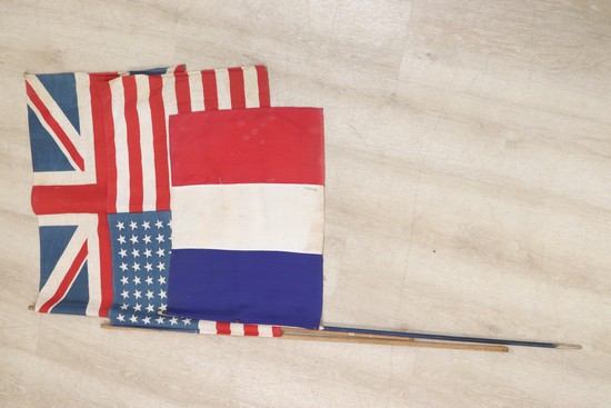 TROIS DRAPEAUX DE PAREMENT de la LIBÉRAT...
