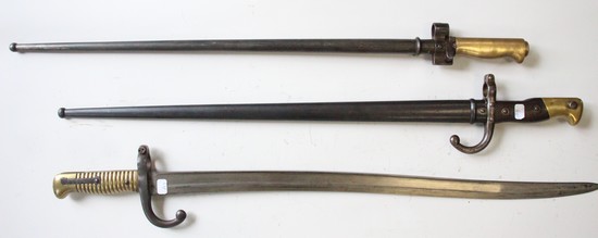 ENSEMBLE DE TROIS BAÏONNETTES :