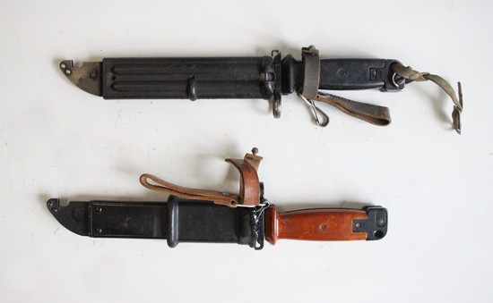 DEUX BAÏONNETTES pour fusil AK47