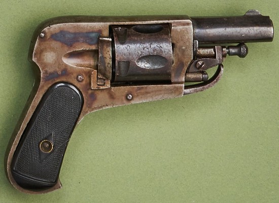REVOLVER HAMMERLESS, 5 coups, cal. 6 mm ...