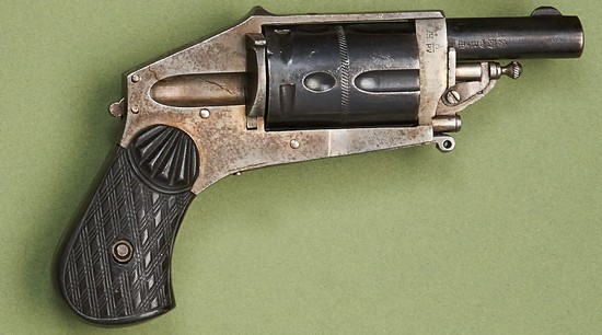 REVOLVER HAMMERLESS, 5 coups, cal. 6 mm ...