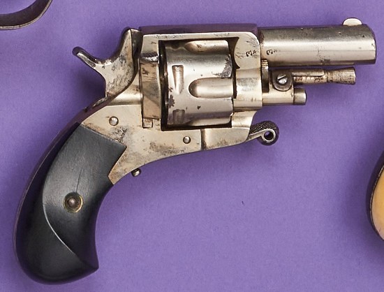 PETIT REVOLVER BULLDOG, 6 coups, cal. 220...