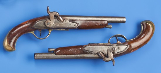 PAIRE DE PISTOLETS D'ARÇON à silex transformé...