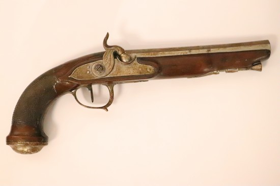PISTOLET D'OFFICIER à silex transformé à...