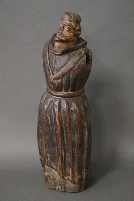 STATUETTE figurant un moine en bure, en bois...