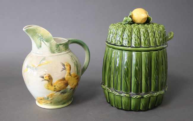 POT A ASPERGES en faïence émaillée polychrome...