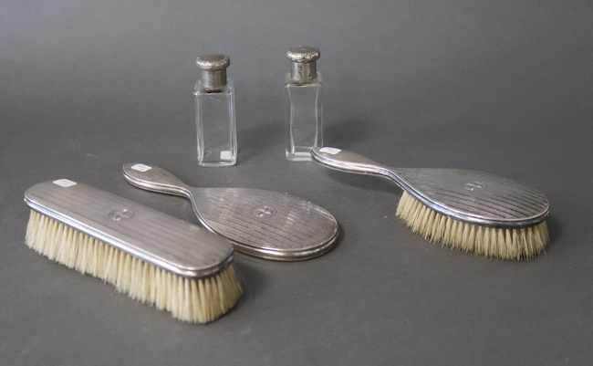 PARTIE DE NECESSAIRE DE COIFFURE en argent...