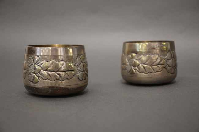 PAIRE DE TIMBALES en argent (800) et intérieur...