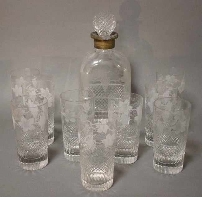 CARAFE et CINQ VERRES en cristal moulé, taillé...