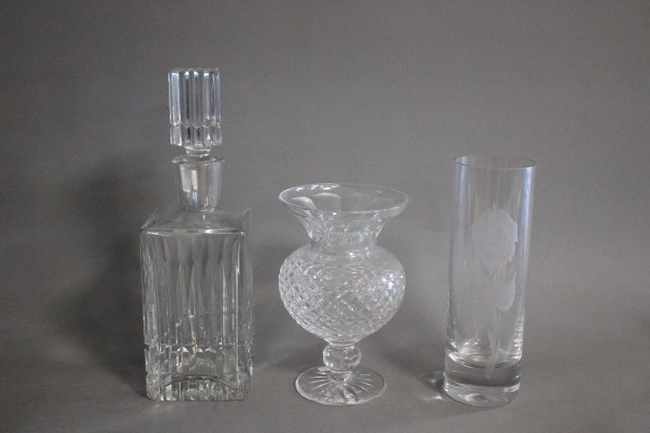 VASE en cristal de forme balustre à décor...