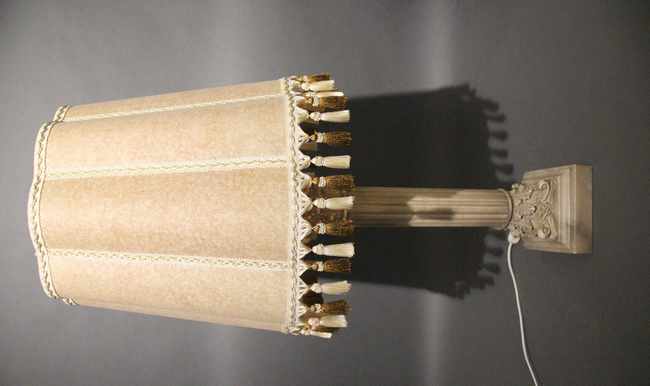 LAMPE en résine teinté à l'imitation de l'albâtre,...