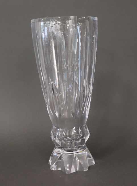 VASE CORNET sur talon en cristal moulé et...