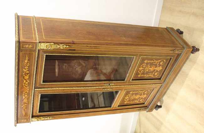 VITRINE rectangulaire en placage de palissandre...