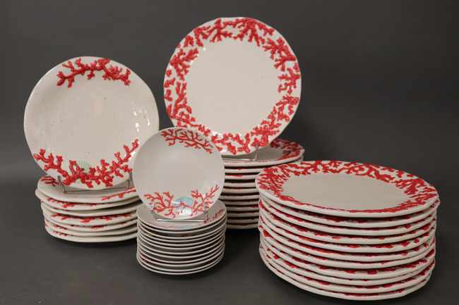 PARTIE DE SERVICE DE TABLE en porcelaine...
